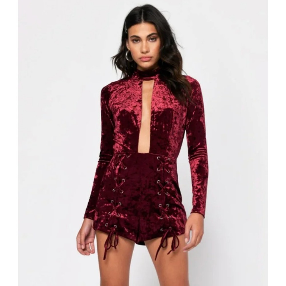 TOBI Women's Caroline Wine Velvet Lace Up Romper Festival Boho Concert
